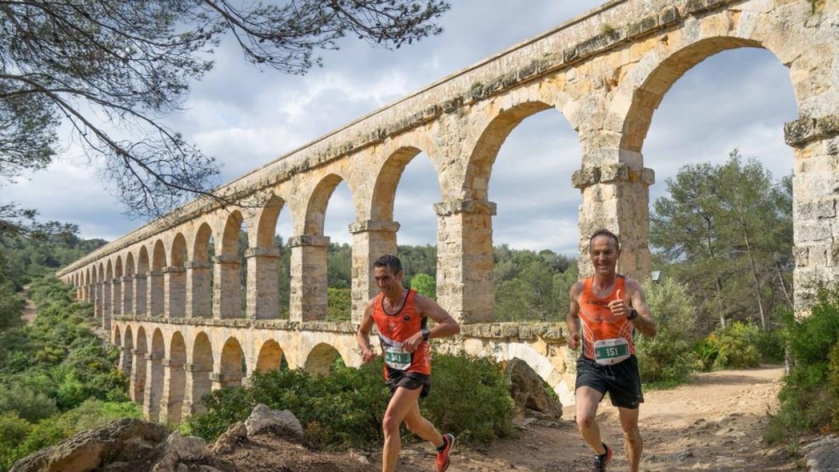 Jordi Garcia i Espe Bernat guanyadors de la 9a Cursa del Pont del Diable