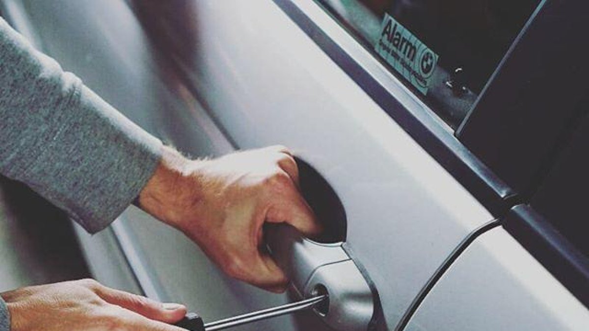 robatori a l'interior de vehicles, furt, cotxe