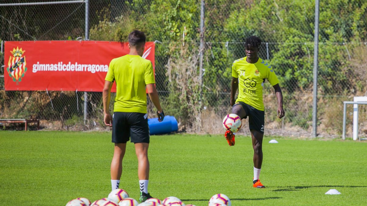 El Nàstic prescindirá de Djetei y alternará a Figueras con el filial