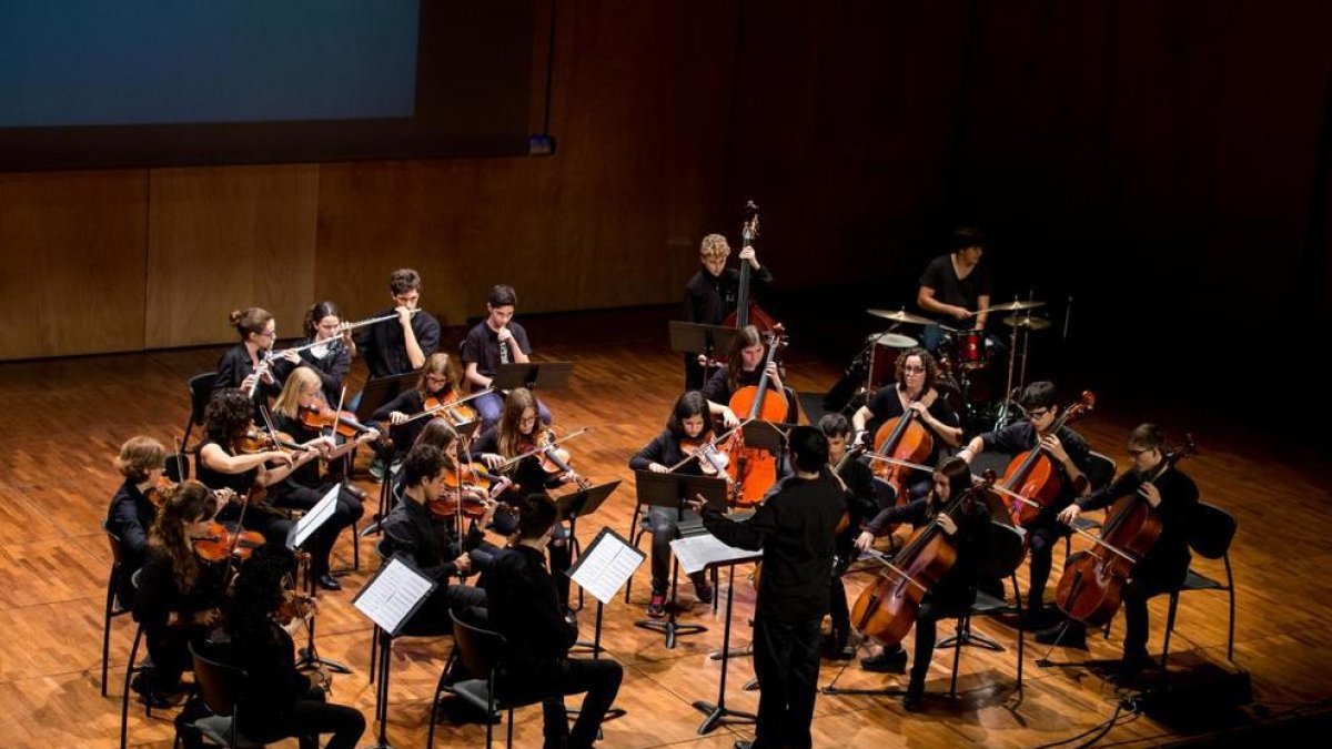 Roben tres instruments de l'Orquestra de Cambra del Penedès després d'un concert a Vilafranca