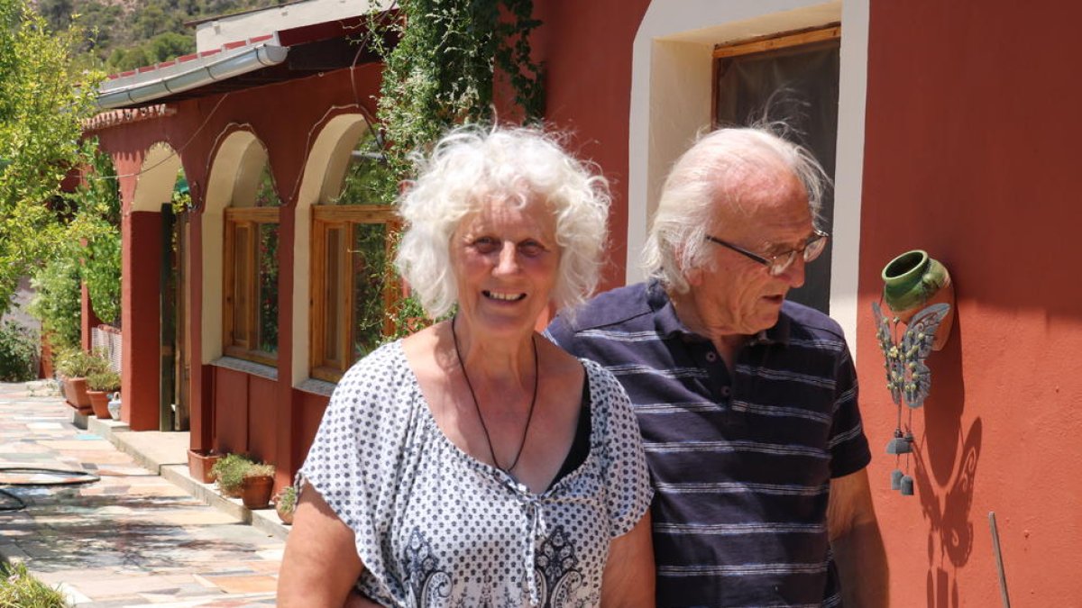 Julie Shepard, desallotjada pel foc a Flix: «Seguim amoïnats perquè no revifi»