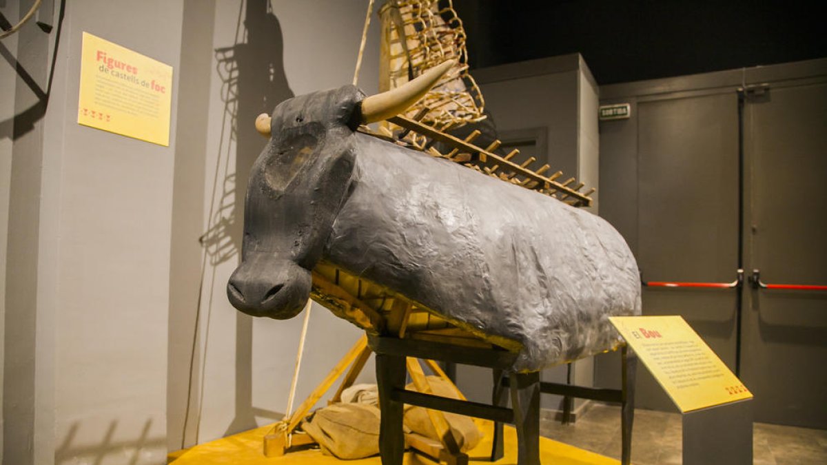 Reus completa la restauración del antiguo Bou de Foc y lo incorpora a la exposición 'Ara toca festa'