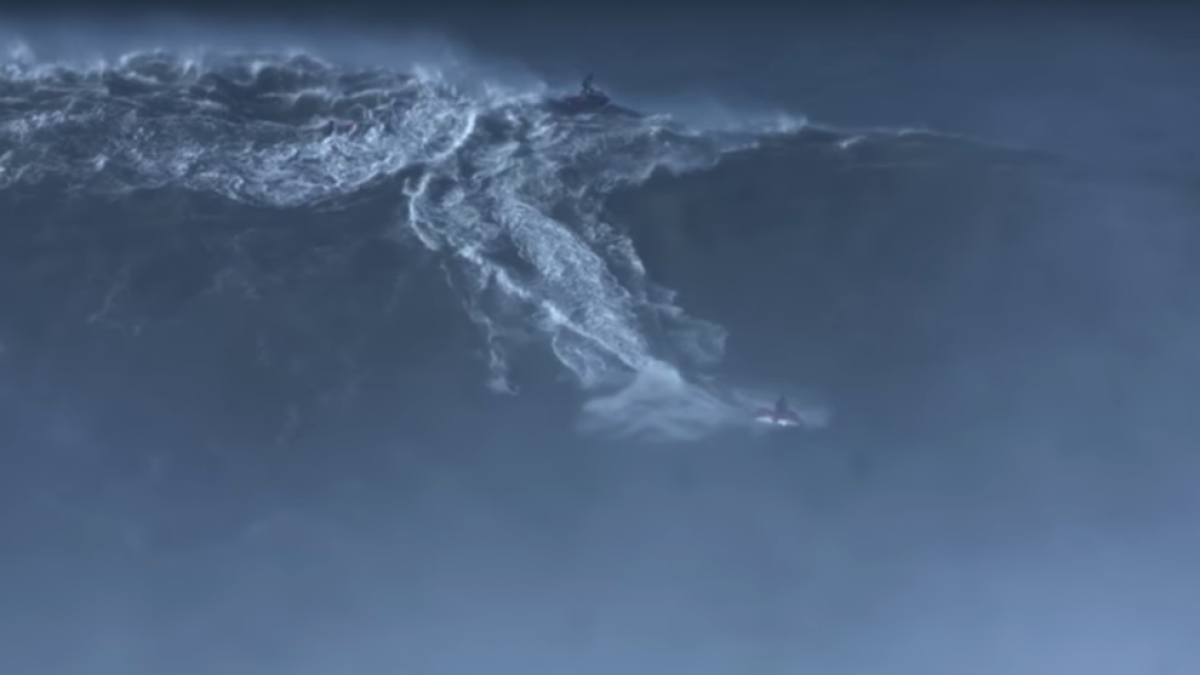 Un brasileño bate el récord de surfear la ola|oleada más alta hasta ahora
