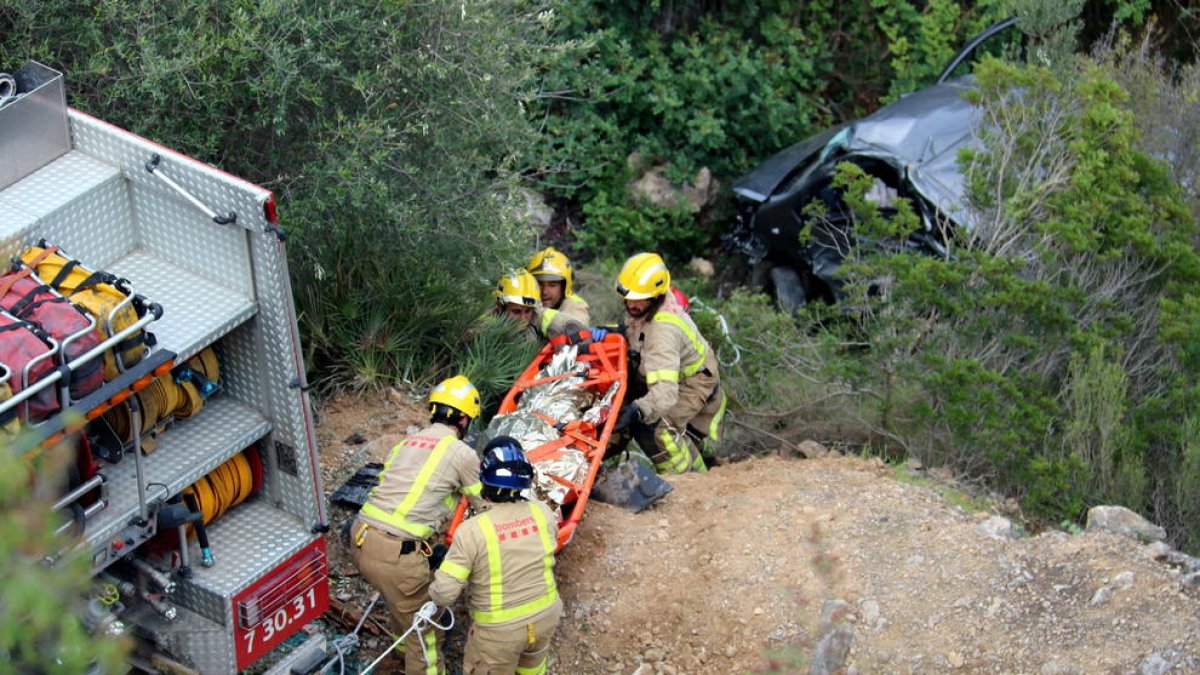 Un hombre de 68 años muere al precipitarse por un barranco a Xerta