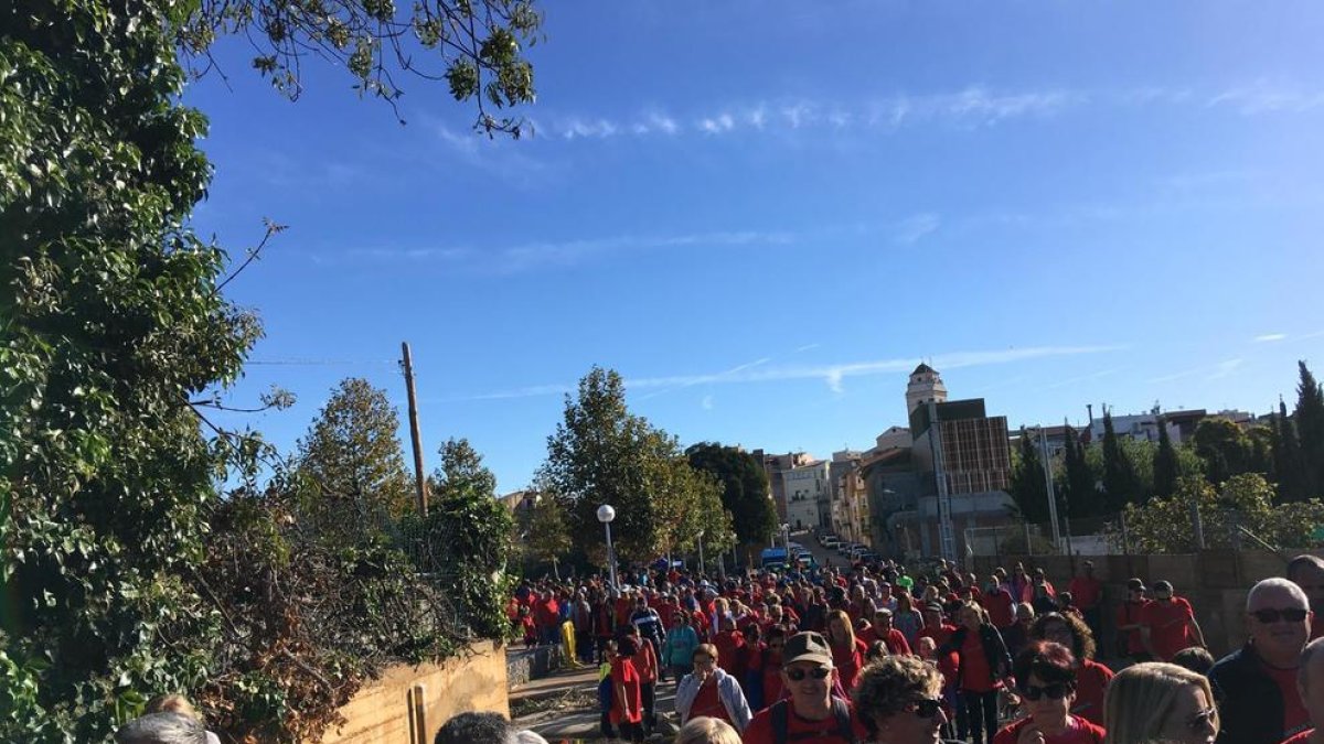 Més de 425 persones participen en la caminada per l'Anella Verda de la Canonja