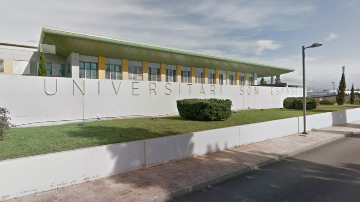 Mor un nadó de 4 mesos en caure el pare per les escales