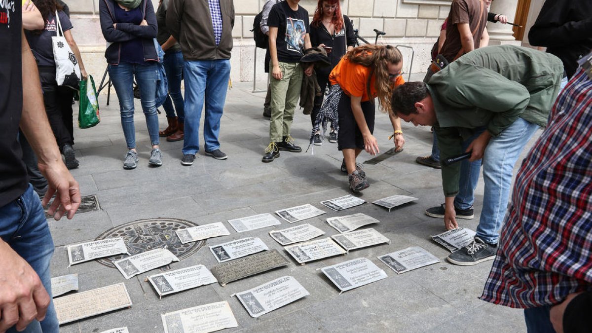 Una 'cercavila antifeixista' despenjarà plaques franquistes de Reus