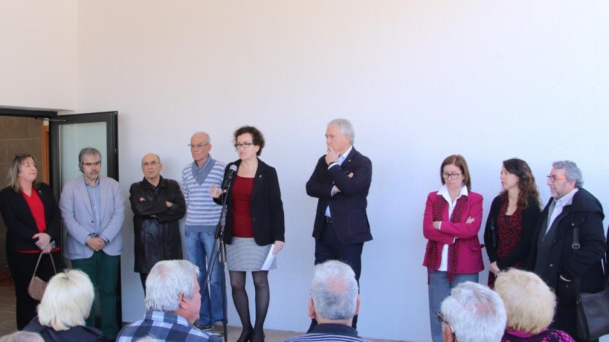 Els veïns del barri de la Miralba estrenen local social