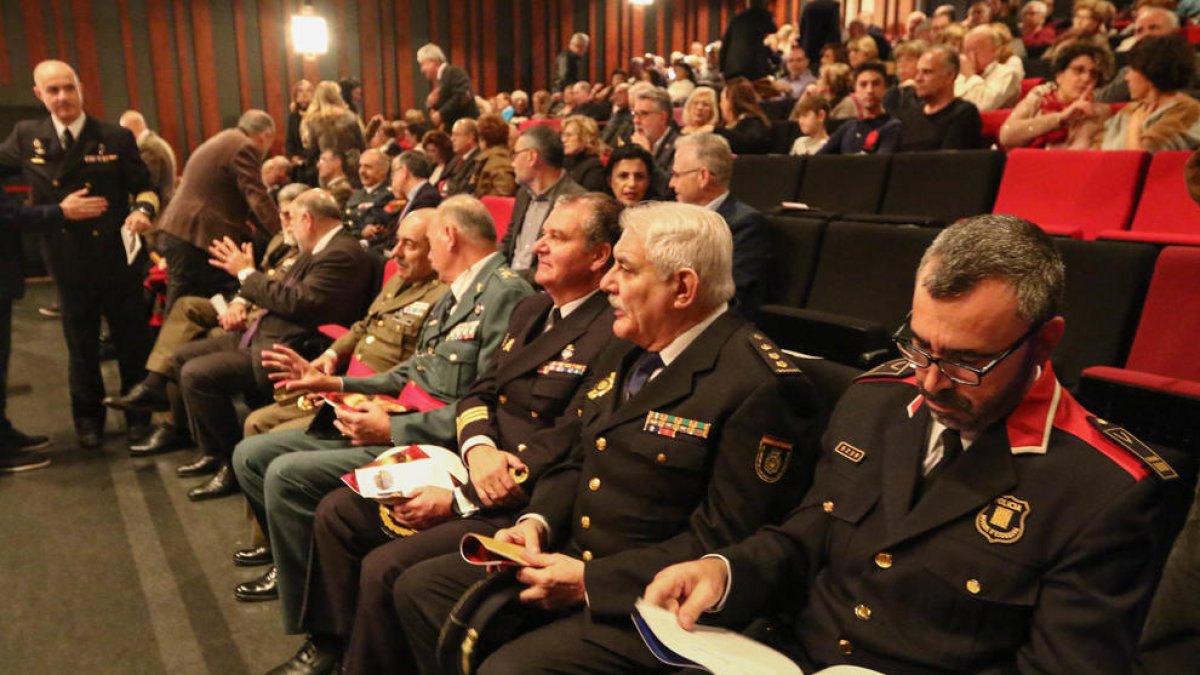 Unas 700 personas homenajean la Constitución en el Teatro Tarragona