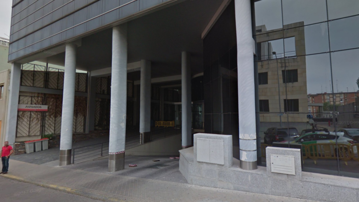 Detenido por agredir a su mujer, delante de su hijo, porque no le cogía el teléfono