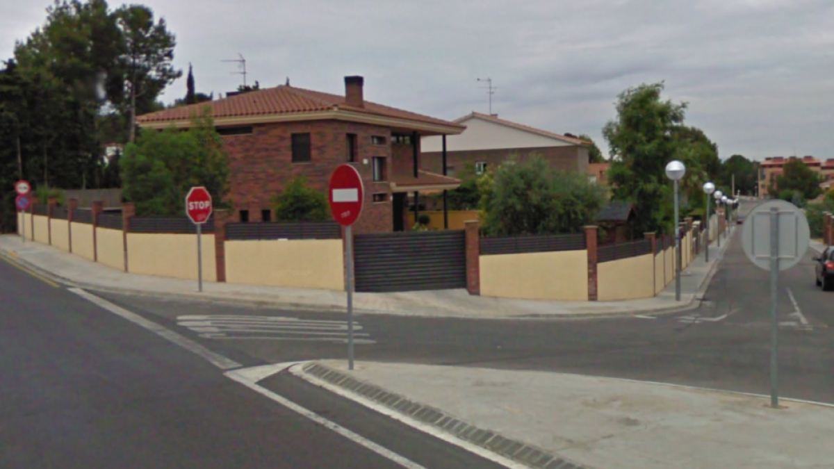 Busquen el conductor d'un vehicle que s'ha estampat contra un mur a Almoster