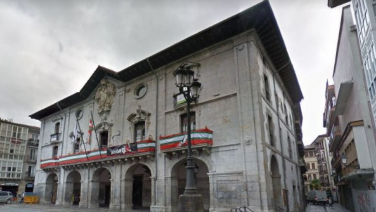 Encuentran a un bebé muerto en medio de la vía pública en Arrasate