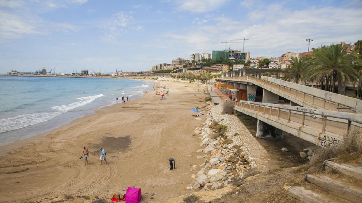 El Miracle es la playa de Tarragona que registra más robos a bañistas