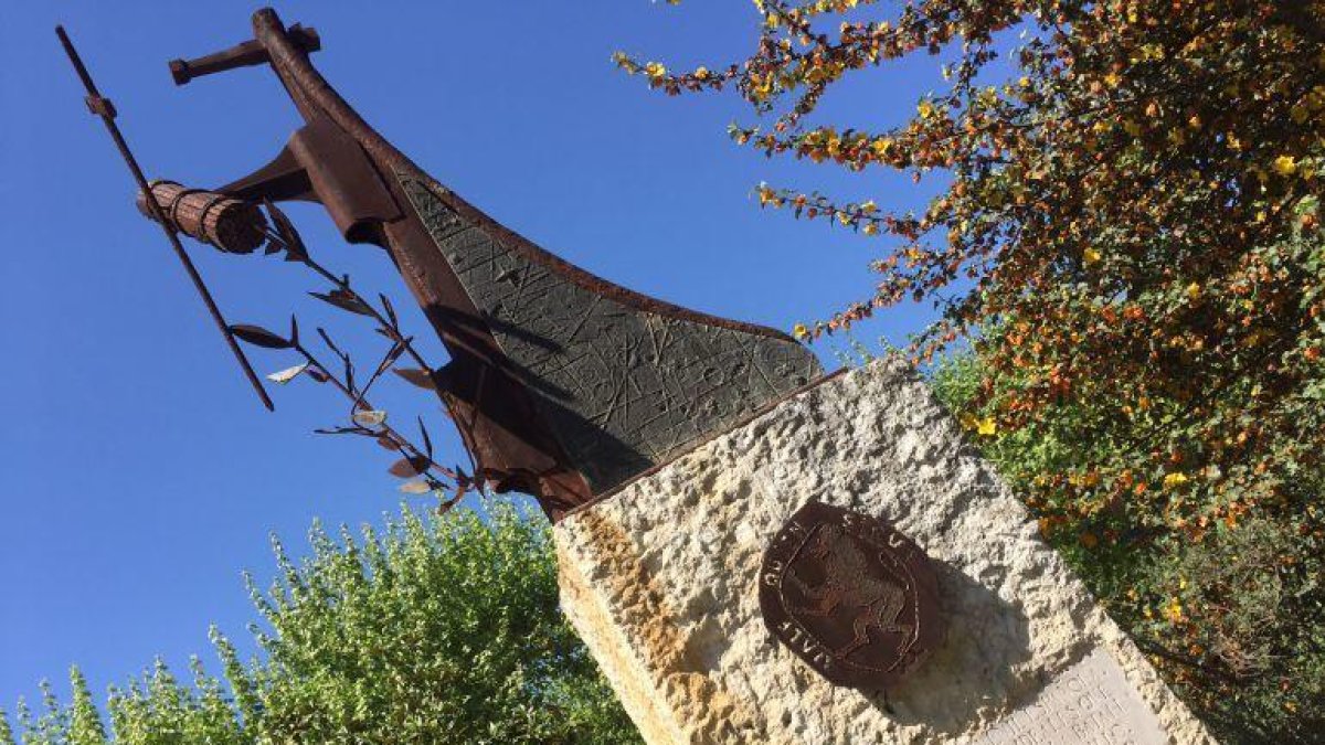 Tortosa retira el monument franquista d'homenatge a la Guàrdia Civil del parc municipal l'endemà d'aprovar-ho al ple
