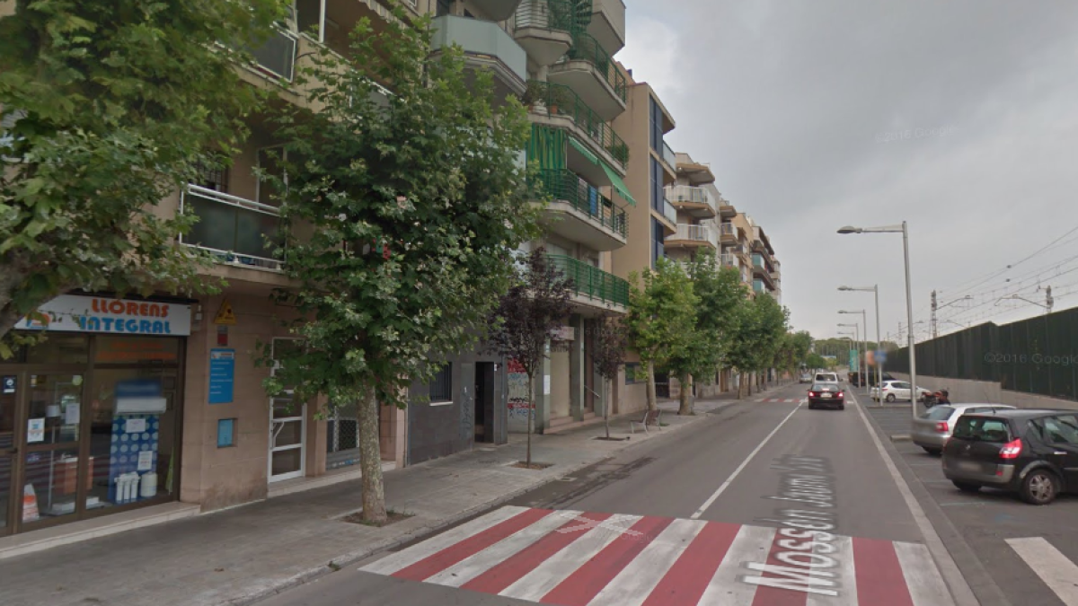 Un cotxe atropella una noia de 27 anys a Calafell