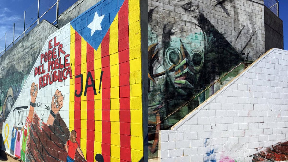 Aparece pintado de blanco el mural de reivindicación del 1-O en Gandesa y la Terra Alta