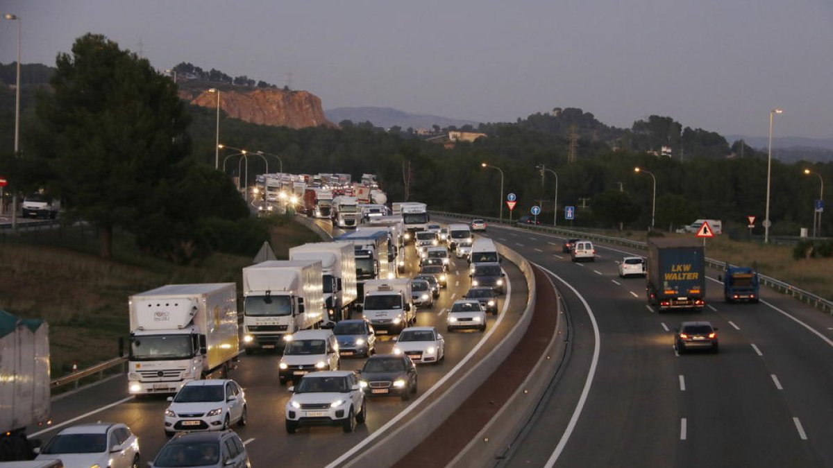 marcha lenta, transportistas, protesta, camioneros