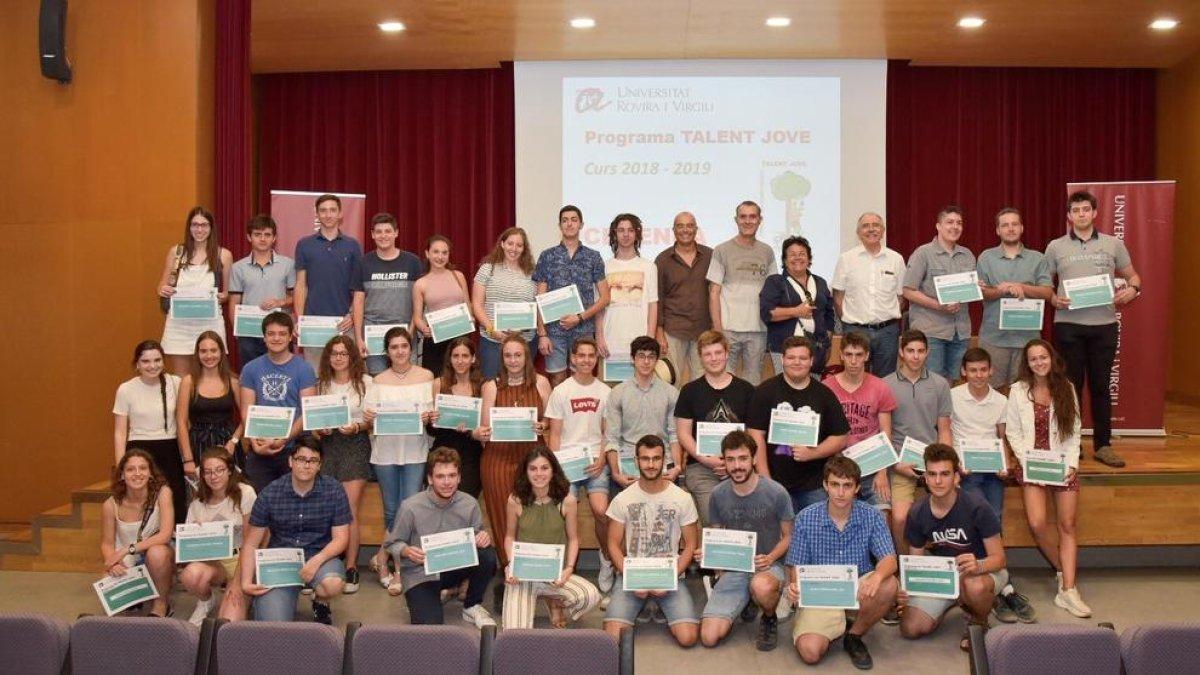 Quaranta joves es graduen del programa Talent Jove de física i matemàtiques