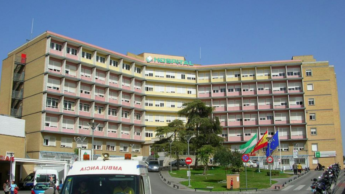 Apalea con un bate de béisbol a un niño de dos años y a su madre