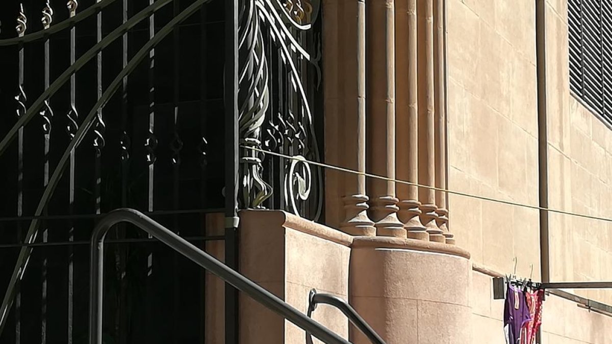 Rebutgen que marxants aprofitin elements públics per tensar el tendal