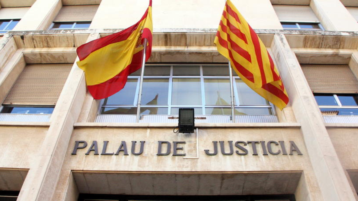 Demanen 8 anys de presó a un home per agredir i robar la seva mare