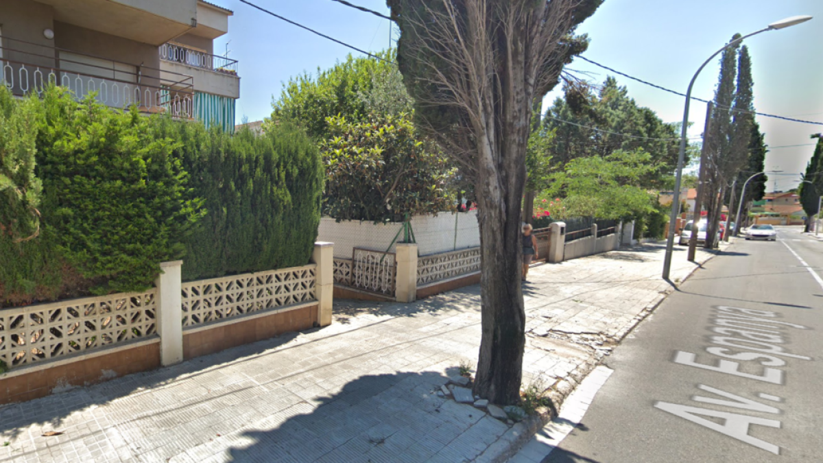 Crema un vehicle a Calafell de matinada