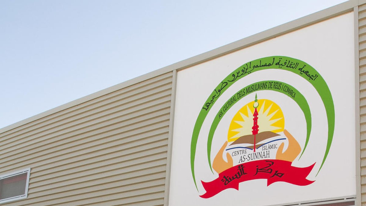 L'augment de les peticions d'ajuda de joves migrants desborda la mesquita de Reus