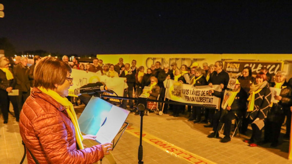 Els avis per la llibertat acompanyen Forcadell en el dia de la Constitució