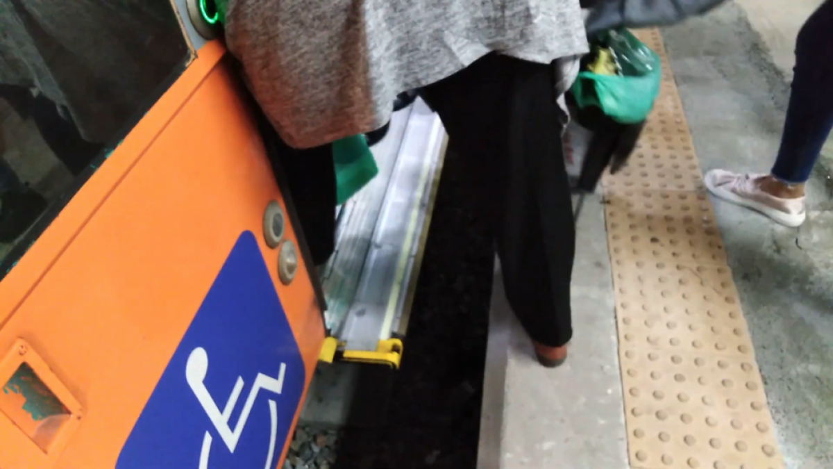 Veïns denuncien problemes d'accessibilitat a l'estació de Renfe