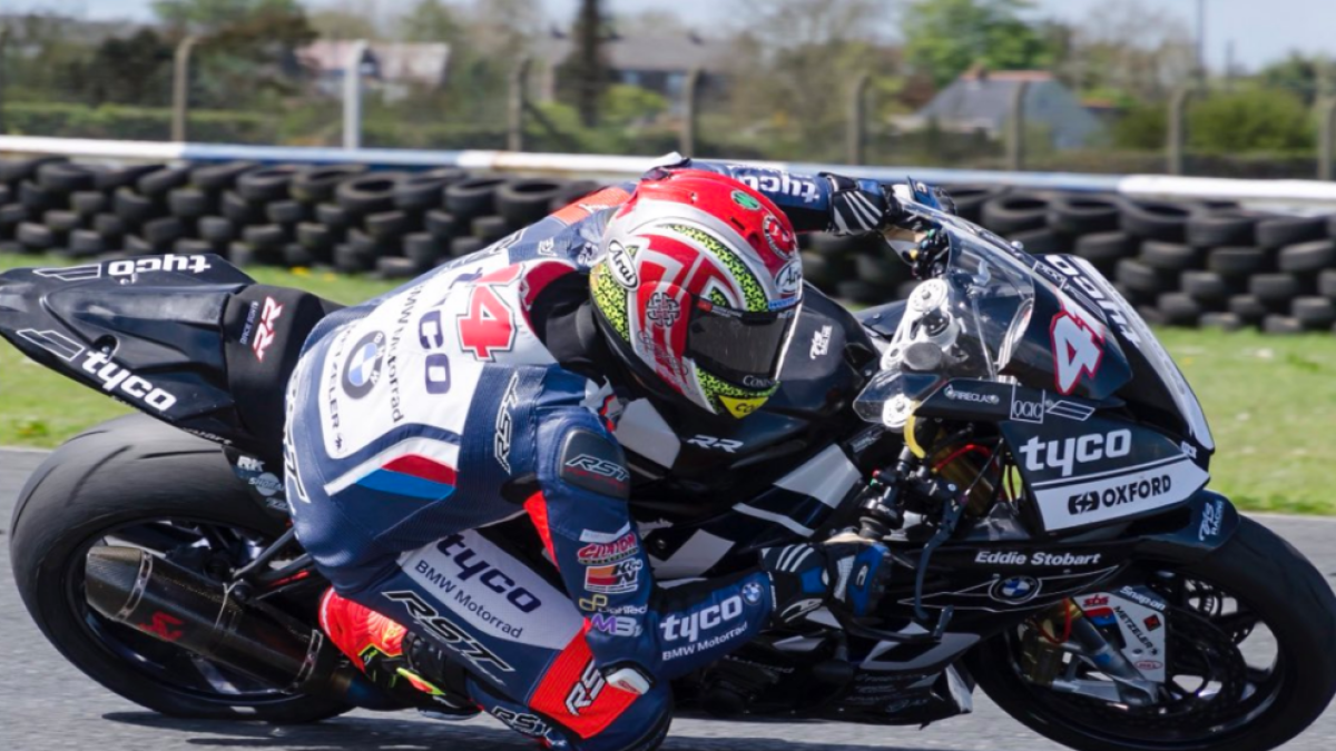 Mor el pilot de Superbikes Dan Kneen a l'Illa de Man