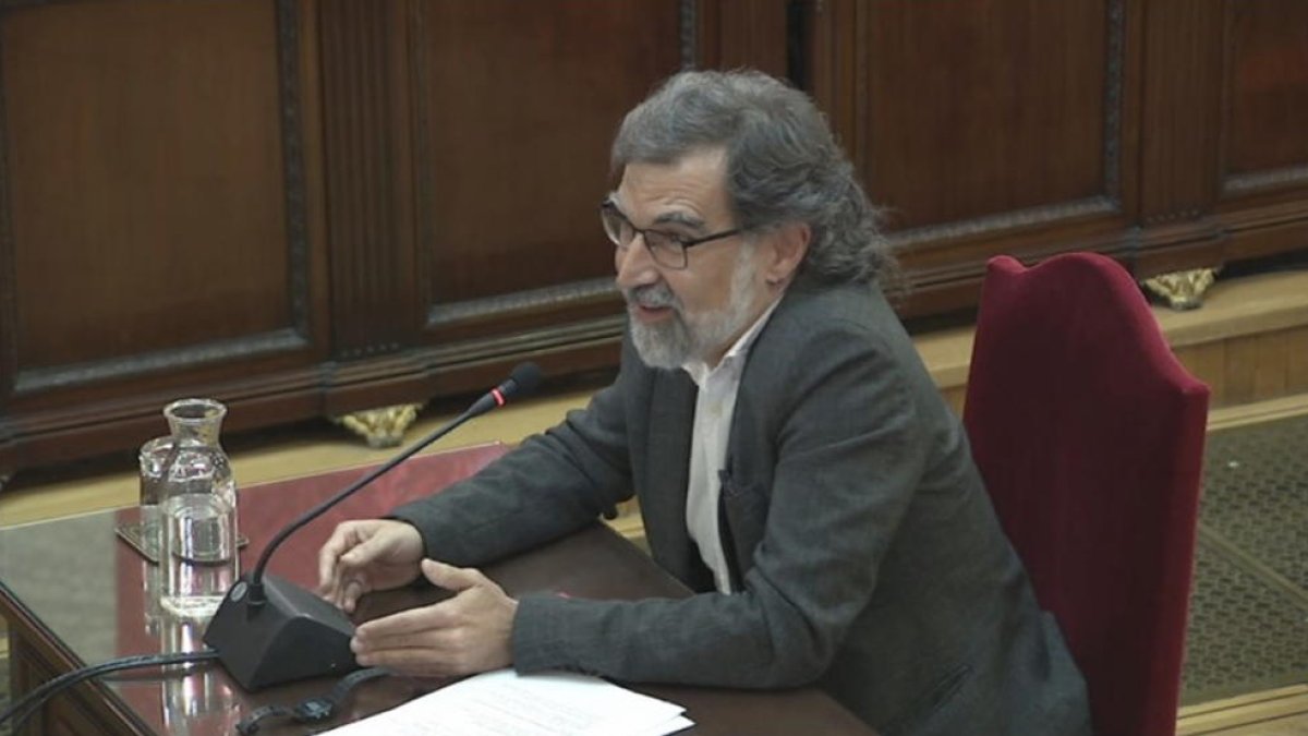 Cuixart defensa el dret a seguir protestant i alerta que d'aquest judici «depèn la qualitat democràtica de l'Estat»
