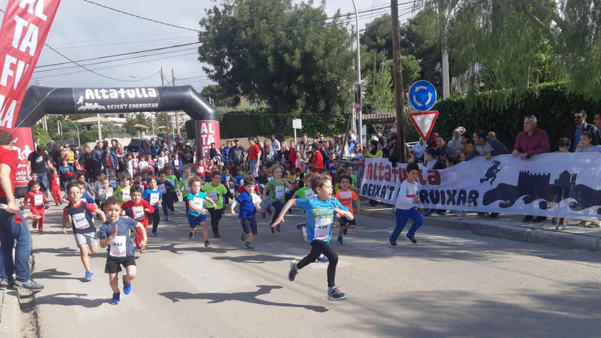 Més de 900 persones participen a la Cursa de l'1 de maig d'Altafulla