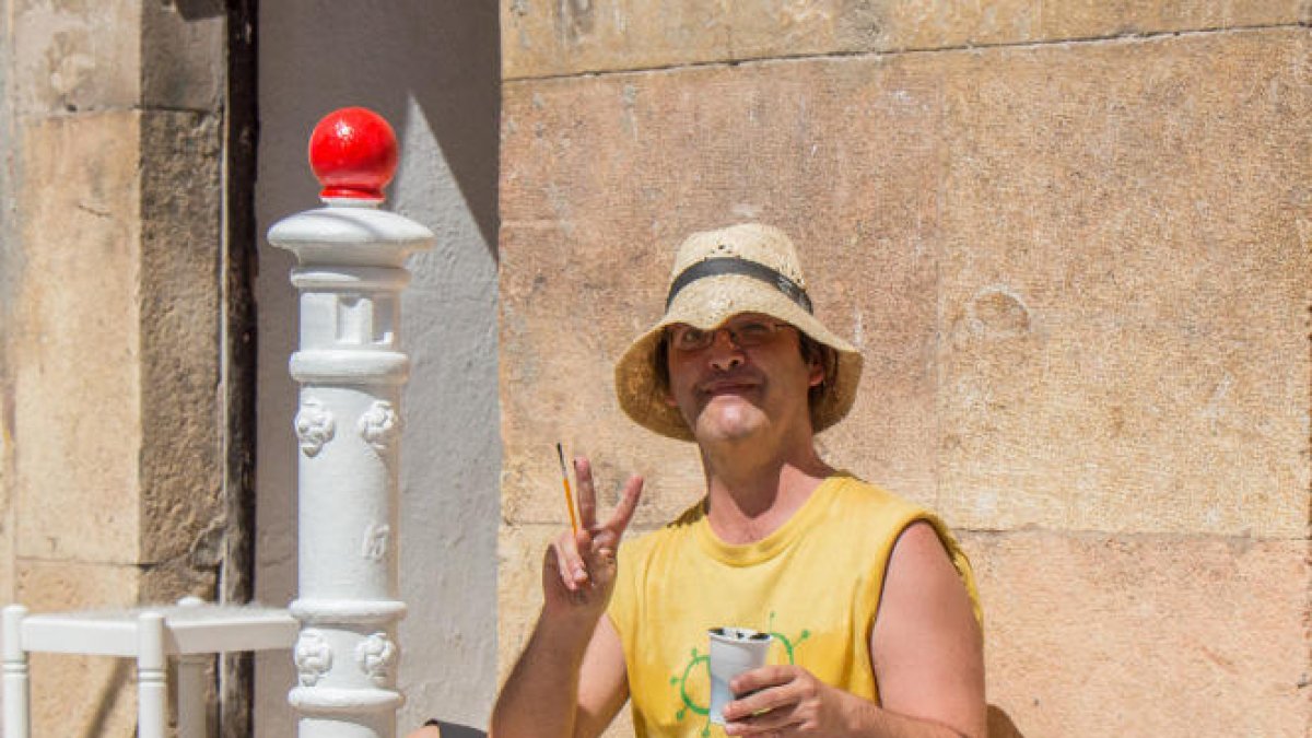 Pintada de las pilas de la calle Compte de Tarragona en la Pilons Parade 2019