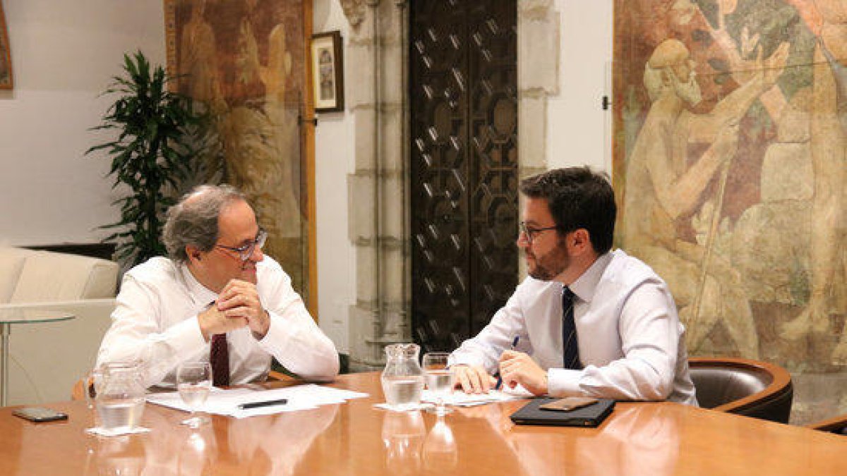 Pla de la reunió entre el president de la Generalitat, Quim Torra, i el vicepresident del Govern, Pere Aragonès