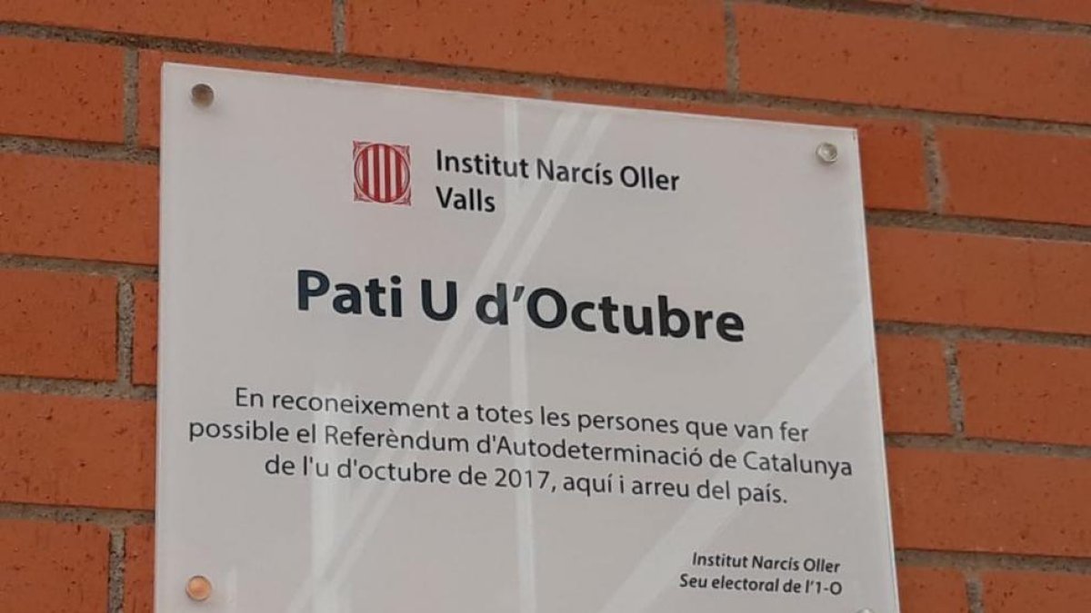 El gobierno critica que el Instituto Narcís Oller de Valls bautice su patio como 'U de Octubre'