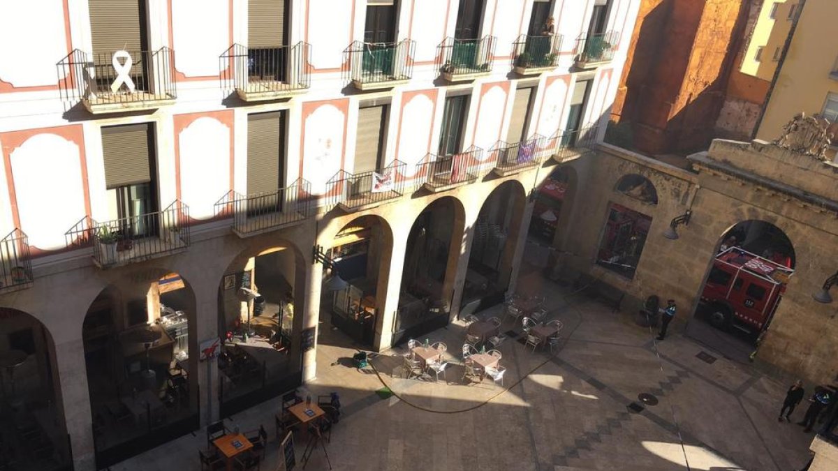 Una freidora provoca un incendio en un restaurante de las Peixateries Velles