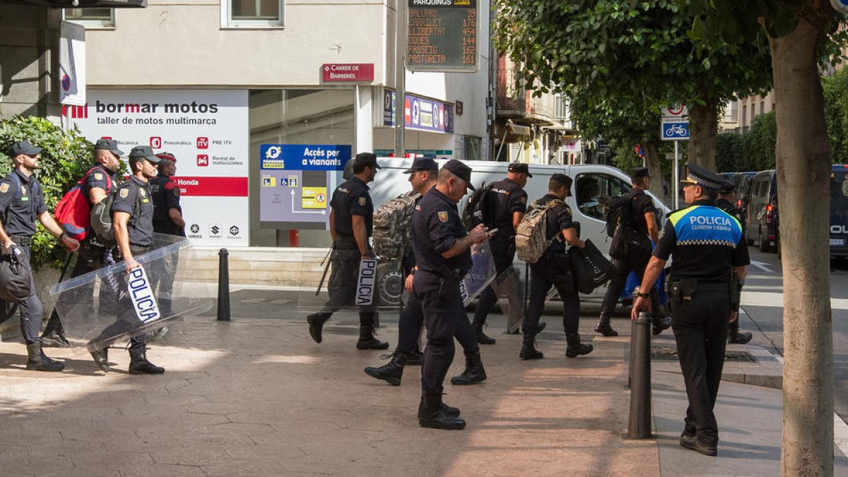 El Estado aprueba pagar 1,4 MEUR a los hoteleros que acogieron policías para el 1-O