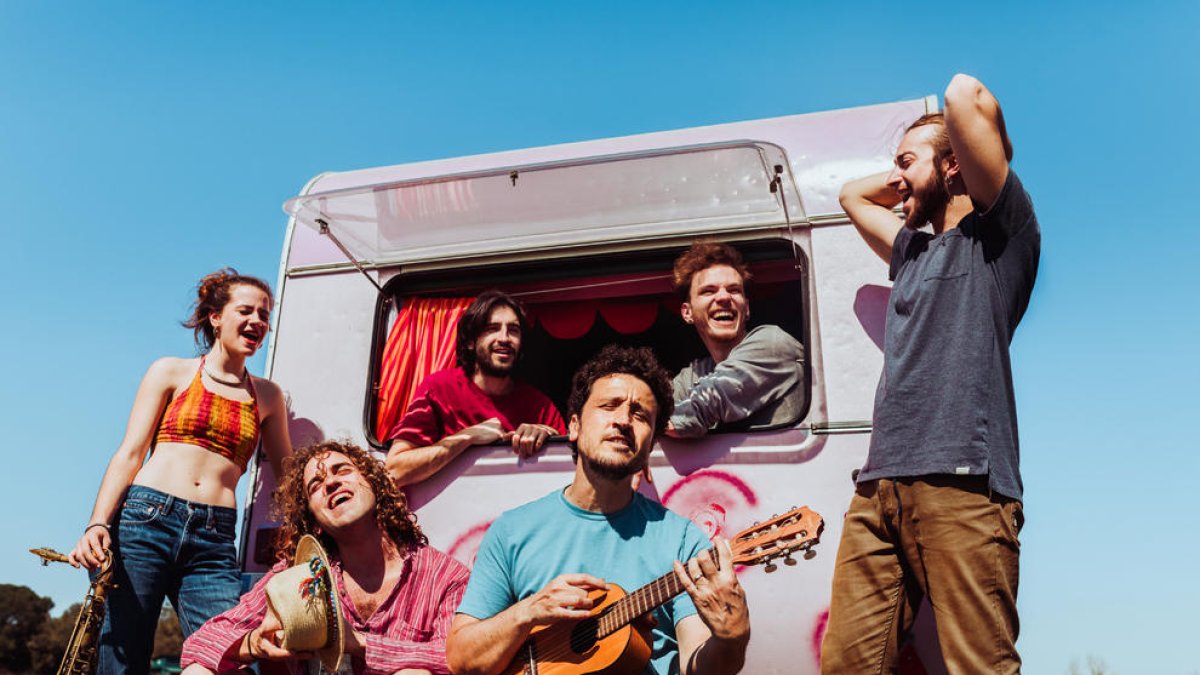 Pepet i Marieta en una imagen promocional a raíz de la salida de su nuevo sencillo 'Imperfectes'