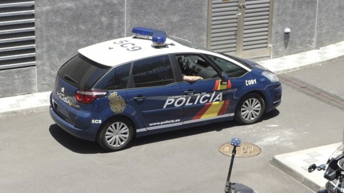 Intenta matar a su compañera de piso quemándola mientras dormía