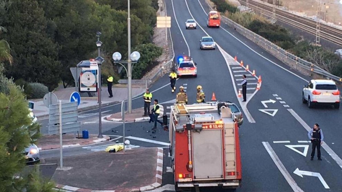 Mor una persona en un accident entre unaa moto i un cotxe a l'N-340 a Cala Romana
