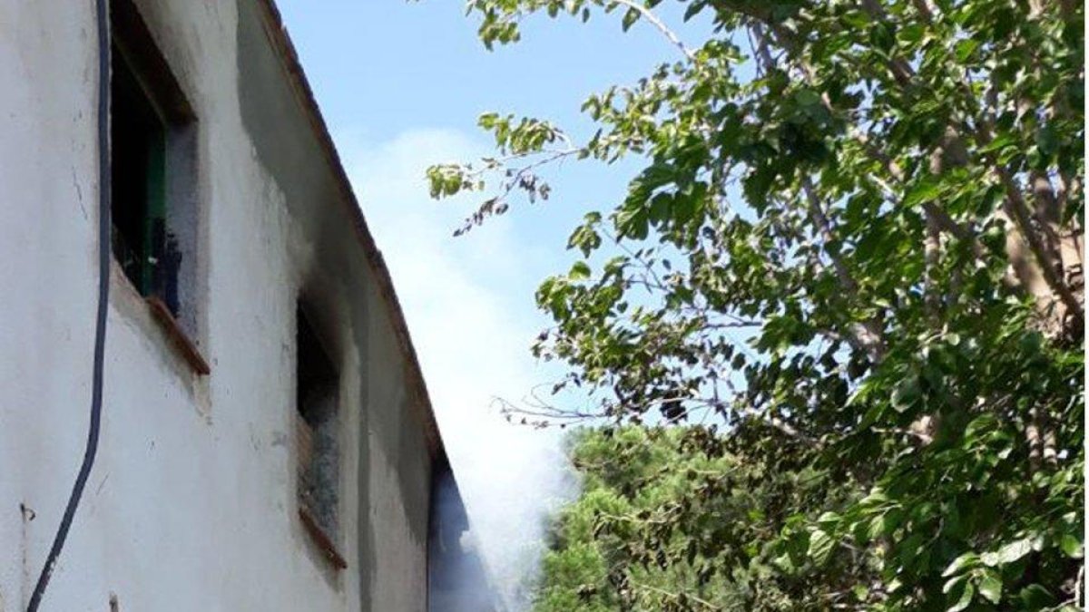 Quema la cocina y varias habitaciones en una masía próxima al cementerio de Reus