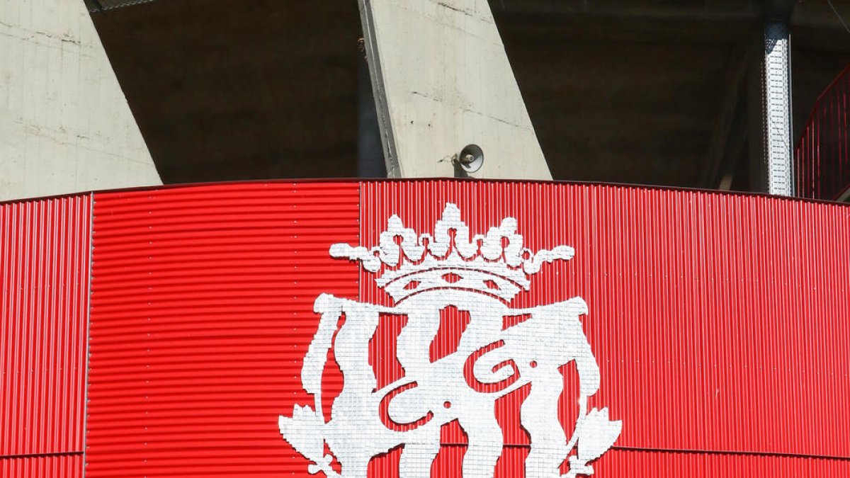 Los trabajadores del Nàstic hacen cinco minutos de silencio