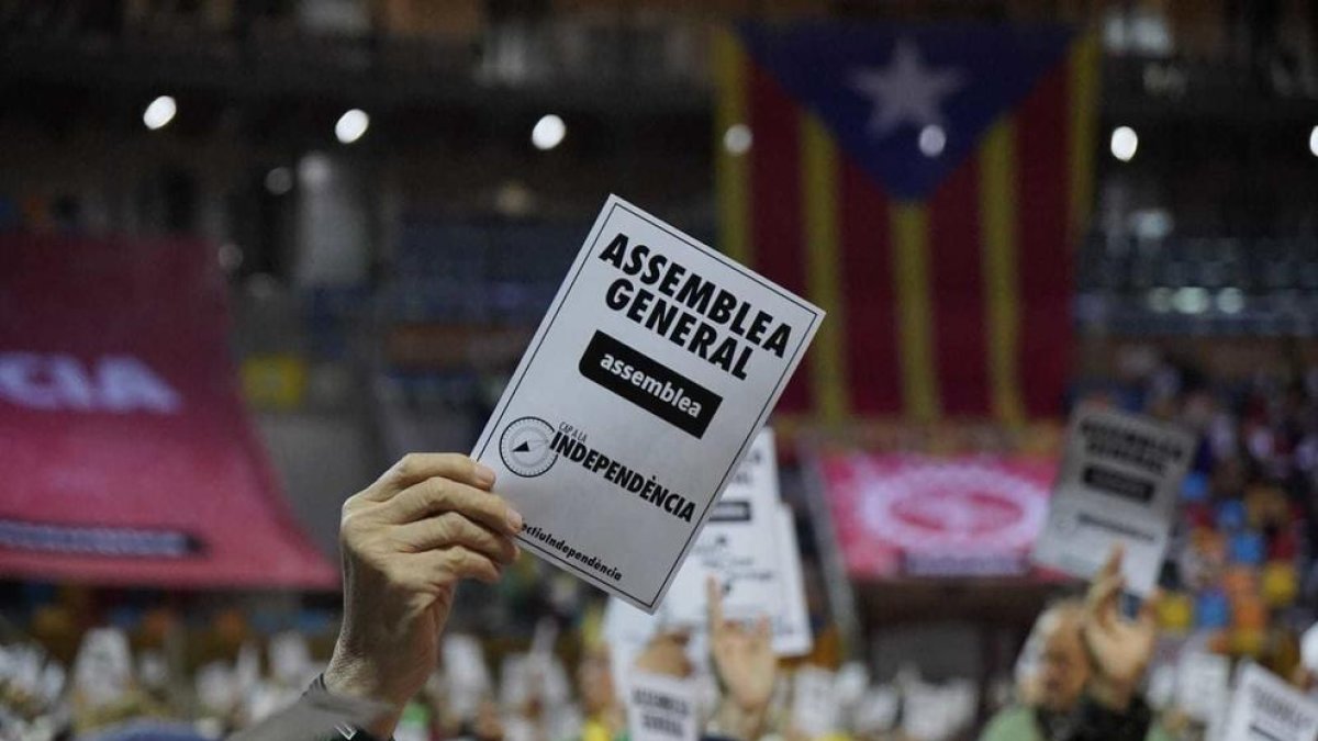 Arrenca l'assemblea de l'ANC que debat si aposta per exigir una nova DUI