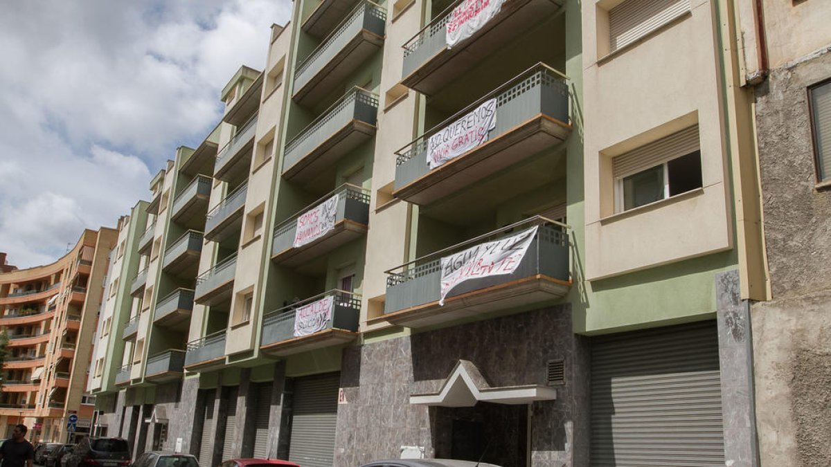 El banc posa a la venda pisos que van acollir ocupes a Joan Coromines