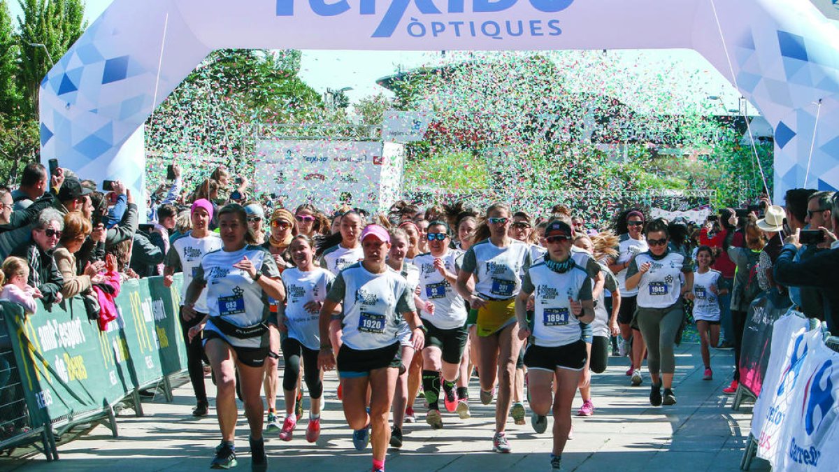La sortida de la 7a Cursa de la Dona de Reus.