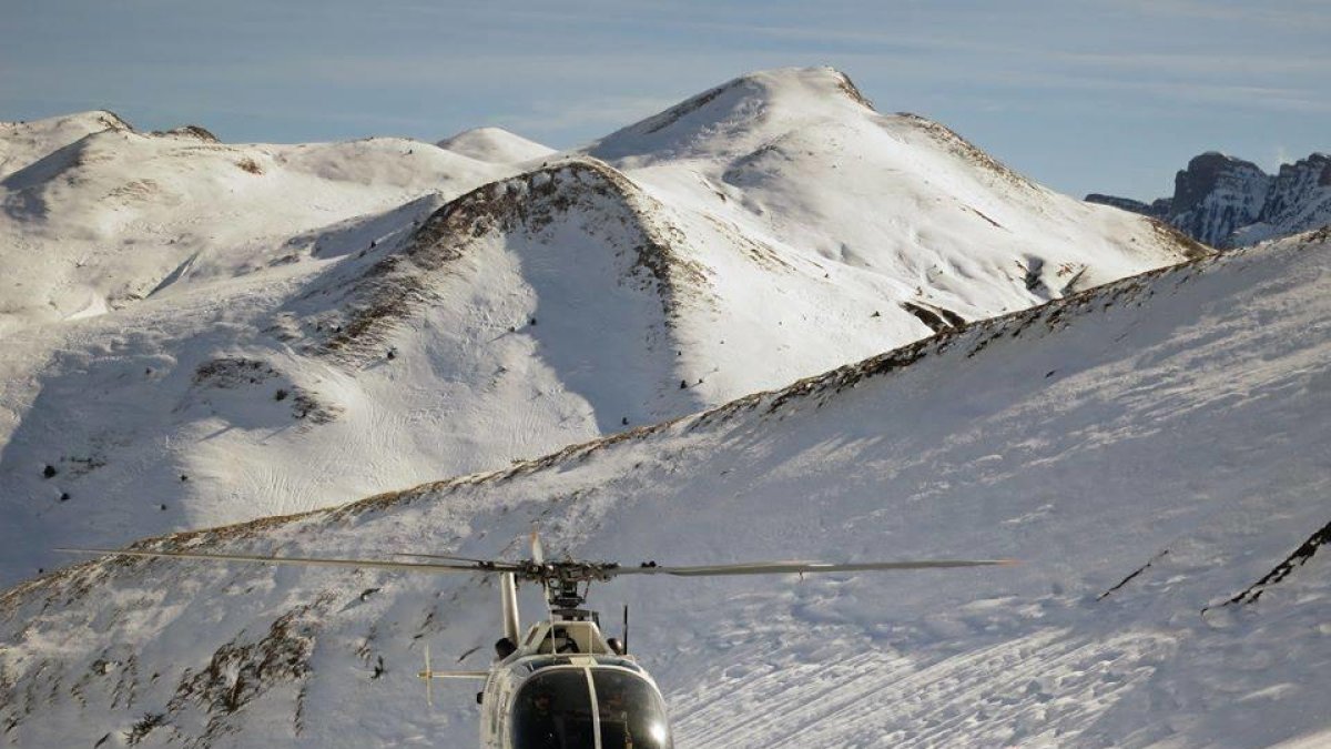 Un excursionista perd la vida al caure per un barranc a Sierra Nevada