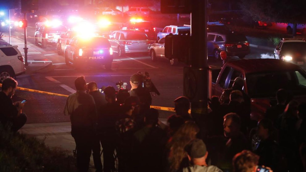 Doce muertos en un tiroteo en un bar de California