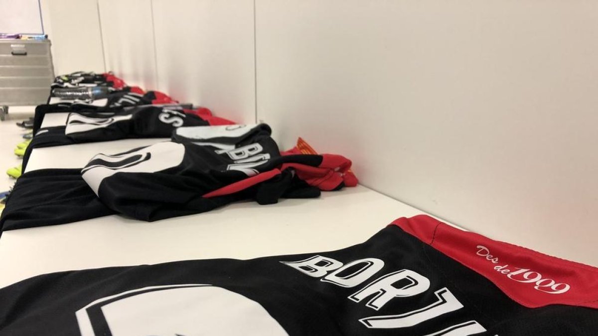 Alfred entra al lloc de Gus Ledes