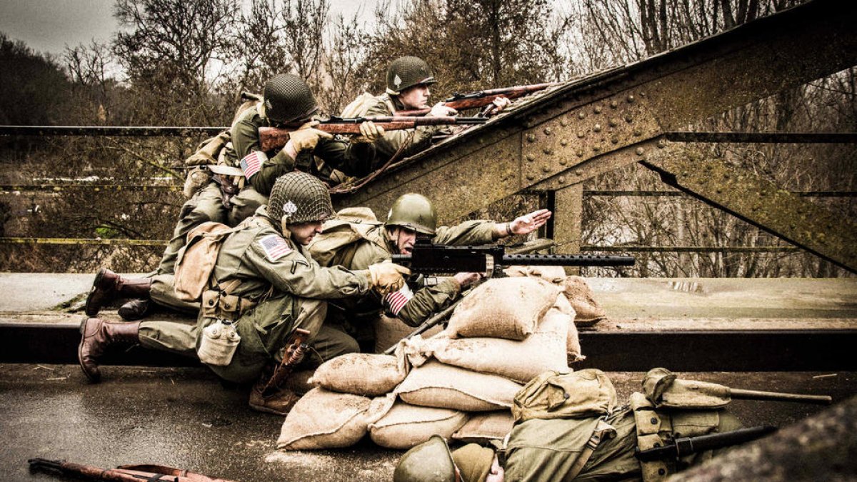 Un documental sobre els recreadors històrics converteix diversos punts de Catalunya en batalles de la Segona Guerra Mundial