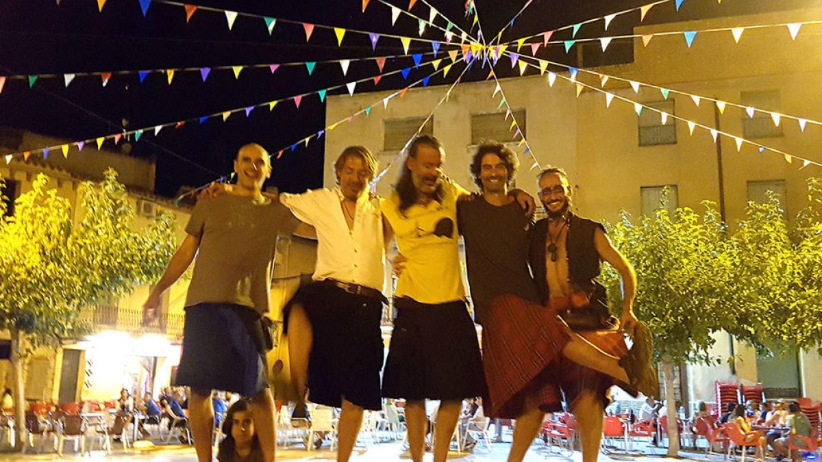 Nuevo encuentro en Horta de Sant Joan de hombres con regazo contra los prejuicios